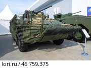 Бронетранспортер БТР-82АТ с комплектом защитных решетчатых экранов на международном военно-техническом форуме "Армия". Парк Патриот (2022 год). Редакционное фото, фотограф Виктор Карасев / Фотобанк Лори