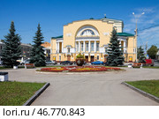 Драмтеатр и площадь имени Фёдора Волкова в Ярославле (2014 год). Редакционное фото, фотограф Солодовникова Елена / Фотобанк Лори