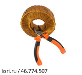 Кусочки и тороидальный трансформатор на белом фоне. Pliers and Voltage toroidal transformer on a white background. Стоковое фото, фотограф Татьяна Д / Фотобанк Лори