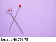 Логопедические средства коррекции речи на цветном фоне. Стоковое фото, фотограф Pixel_shot / Фотобанк Лори