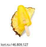 Вкусное ананасовое эскимо на белом фоне. Стоковое фото, фотограф Pixel_shot / Фотобанк Лори