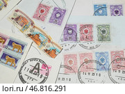 Почтовые конверты и  марки почты России разного номинала, гашёные. Стоковое фото, фотограф Snezka / Фотобанк Лори