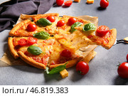 Бумажка для выпечки с вкусной пиццей маргарита на сером фоне. Стоковое фото, фотограф Pixel_shot / Фотобанк Лори