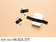 Наушники с клейкой лентой на бежевом фоне. Стоковое фото, фотограф Pixel_shot / Фотобанк Лори
