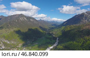 Aerial view on valley in Triglav park Slovenia. Стоковое видео, видеограф Михаил Коханчиков / Фотобанк Лори
