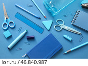 Различные школьные канцелярские товары и тетради на синем фоне. Стоковое фото, фотограф Pixel_shot / Фотобанк Лори