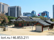 Дворцовый комплекс Токсугун (Deoksugung Palace) в центре Сеула. Редакционное фото, фотограф Римма Тельнова / Фотобанк Лори