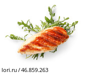 Вкусная запеченная куриная грудка с руколой на белом фоне. Стоковое фото, фотограф Pixel_shot / Фотобанк Лори