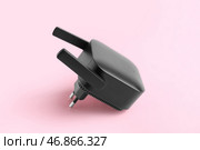 Черный повторитель Wi-Fi на розовом фоне. Стоковое фото, фотограф Pixel_shot / Фотобанк Лори