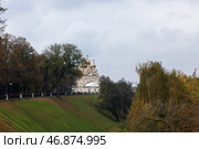 Острожный холм и Преображенская церковь Спаса на Яру. Редакционное фото, фотограф Сергей Веселовский / Фотобанк Лори