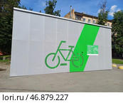 Велопаркинг. 9-я Парковая улица. Район Измайлово. Город Москва (2024 год). Редакционное фото, фотограф lana1501 / Фотобанк Лори