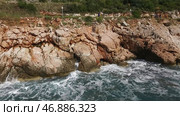 The waves breaking on a stony beach, forming a spray. Стоковое фото, фотограф David Kashakhi / Фотобанк Лори