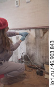 Woman Removing Wallpaper Vertical Home Repair DIY Footage. Стоковое видео, видеограф Mihail Mihaylov / Фотобанк Лори