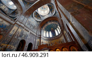 Cathedral of the Resurrection of Jesus Christ.Action.The ceiling of a huge beautiful church on which many icons are painted and huge ceilings with windows. Стоковое фото, фотограф David Kashakhi / Фотобанк Лори