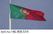 Flag of Portugal in the wind, Lisbon, Portugal. Стоковое видео, видеограф Михаил Коханчиков / Фотобанк Лори