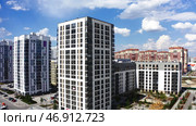 Top view of beautiful residential area with modern houses. Стоковое фото, фотограф David Kashakhi / Фотобанк Лори