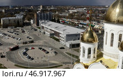 Action.A bird's-eye view of the beautiful city center with huge cathedrals with golden domes,parking lots and large residential buildings. Стоковое фото, фотограф David Kashakhi / Фотобанк Лори