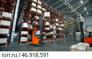 Madrid-Spain, October 8, 2022: Creative.A large bright warehouse with working equipment where the packed ordered goods are laid out. Редакционное фото, фотограф David Kashakhi / Фотобанк Лори