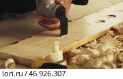 Woodworking demonstration with power tools and hand tools in a workshop. Стоковое видео, видеограф Сергей Толмачёв / Фотобанк Лори