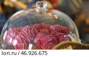 Close up for pink meringue cakes under the glass loche at french cafe patisserie, food concept. Стоковое фото, фотограф David Kashakhi / Фотобанк Лори