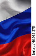 Российский флаг развевается в замедленной съемке, подчеркивая национальные цвета для культурного и образовательного использования. Стоковое AI-изображение, AI-художник ФотоИнтеллект / Фотобанк Лори