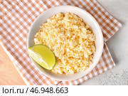 Чаша с вкусным кус-кусом и лаймом на столе. Стоковое фото, фотограф Pixel_shot / Фотобанк Лори