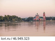 The Golden Ring of Russia, the city of Pereslavl-Zalessky. The Church of the Forty Martyrs of Sebaste at a beautiful pink sunset on the side of Lake Pleshcheyev. Стоковое фото, фотограф Photojuli / Фотобанк Лори
