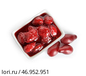 Чаша вкусного варенья из кизила на белом фоне. Стоковое фото, фотограф Pixel_shot / Фотобанк Лори