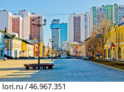 Школьная улица ранней весной. Москва. Редакционное фото, фотограф E. O. / Фотобанк Лори