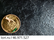 Чаша с порошком ходжича на черном фоне. Стоковое фото, фотограф Pixel_shot / Фотобанк Лори