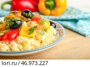 Тарелка с кускусом и овощами на борту. Стоковое фото, фотограф Pixel_shot / Фотобанк Лори