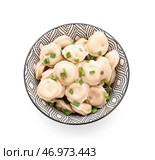 Чаша с вкусными варениками на белом фоне. Стоковое фото, фотограф Pixel_shot / Фотобанк Лори