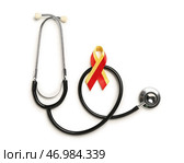Лента осведомленности со стетоскопом на белом фоне. Концепция гепатита. Стоковое фото, фотограф Pixel_shot / Фотобанк Лори