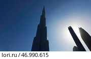 A low angle view of the skyscrapers in the centre of Dubai. Стоковое фото, фотограф David Kashakhi / Фотобанк Лори