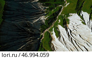 Frozen stone formations and green grass. Стоковое фото, фотограф David Kashakhi / Фотобанк Лори