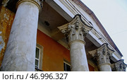 Building residence facade in classical style of architecture. Стоковое фото, фотограф David Kashakhi / Фотобанк Лори