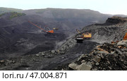 Heavy Mining Equipment Utilized in OpenPit Coal Mining Operations and Procedures. Стоковое фото, фотограф David Kashakhi / Фотобанк Лори