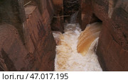 Dirty streams of water descend from canal dam. Стоковое фото, фотограф David Kashakhi / Фотобанк Лори