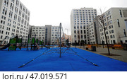 Beautiful courtyard of a new multi storey residential building. Стоковое фото, фотограф David Kashakhi / Фотобанк Лори