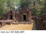 Древний кхмерский храм Прасат Та Муен Том (Prasat Ta Muen Thom), Таиланд. Редакционное фото, фотограф Ирина Яровая / Фотобанк Лори