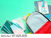 Школьный рюкзак и канцтовары на цветном фоне. Стоковое фото, фотограф Pixel_shot / Фотобанк Лори