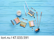 Декоративная косметика на деревянном фоне. Стоковое фото, фотограф Pixel_shot / Фотобанк Лори