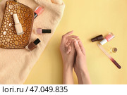 Женские руки и инструменты для выполнения маникюра на цветном фоне. Стоковое фото, фотограф Pixel_shot / Фотобанк Лори