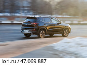 Car JAC JS4 driving fast on city street with blurred background. Moskvitch 3 crossover in motion on motorway. Редакционное фото, фотограф Константин Григорьев / Фотобанк Лори