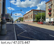 Пятиэтажный четырехподъездный кирпичный жилой дом (типовая серия I-410 САКБ). Построен в 1956 году. Первомайская улица, 117. Район Восточное Измайлово. Город Москва (2024 год). Редакционное фото, фотограф lana1501 / Фотобанк Лори