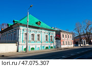 Улица Николоямская. Солнечный день. Ранняя весна. Москва. Редакционное фото, фотограф E. O. / Фотобанк Лори