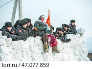 Праздник Масленица, взятие снежного городка. Территория Кафедрального собора в честь Преображения Господня. Город Бердск, Новосибирская область, Западная Сибирь, Россия. Редакционное фото, фотограф Евгений Мухортов / Фотобанк Лори