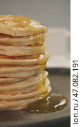 pancakes, stacked in delectable manner, are dripping with honey and maple syrup, which flows down their edges. Стоковое видео, видеограф Strunov David / Фотобанк Лори
