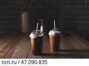 Чашки вкусного фраппе кофе на деревянный стол. Стоковое фото, фотограф Pixel_shot / Фотобанк Лори