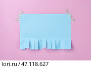 Отрывное объявление на розовом фоне. Стоковое фото, фотограф Pixel_shot / Фотобанк Лори
